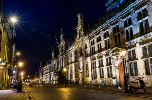 Stad - Stadhuis Leiden bij nacht